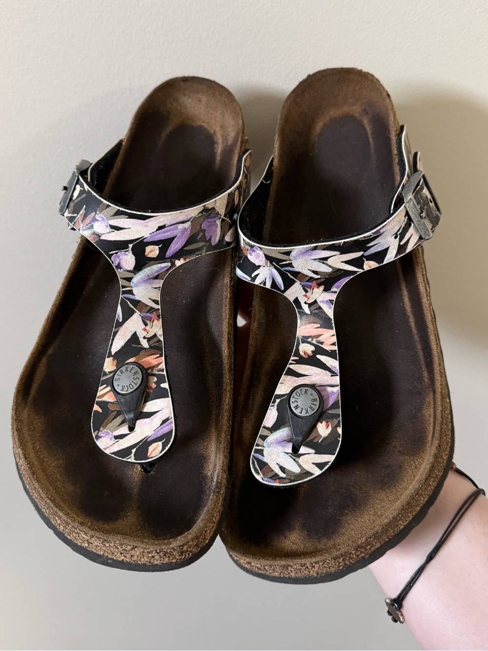 Birkenstock Gizeh floral print sandals - Used condition (Approx. 7-7.5) 💜